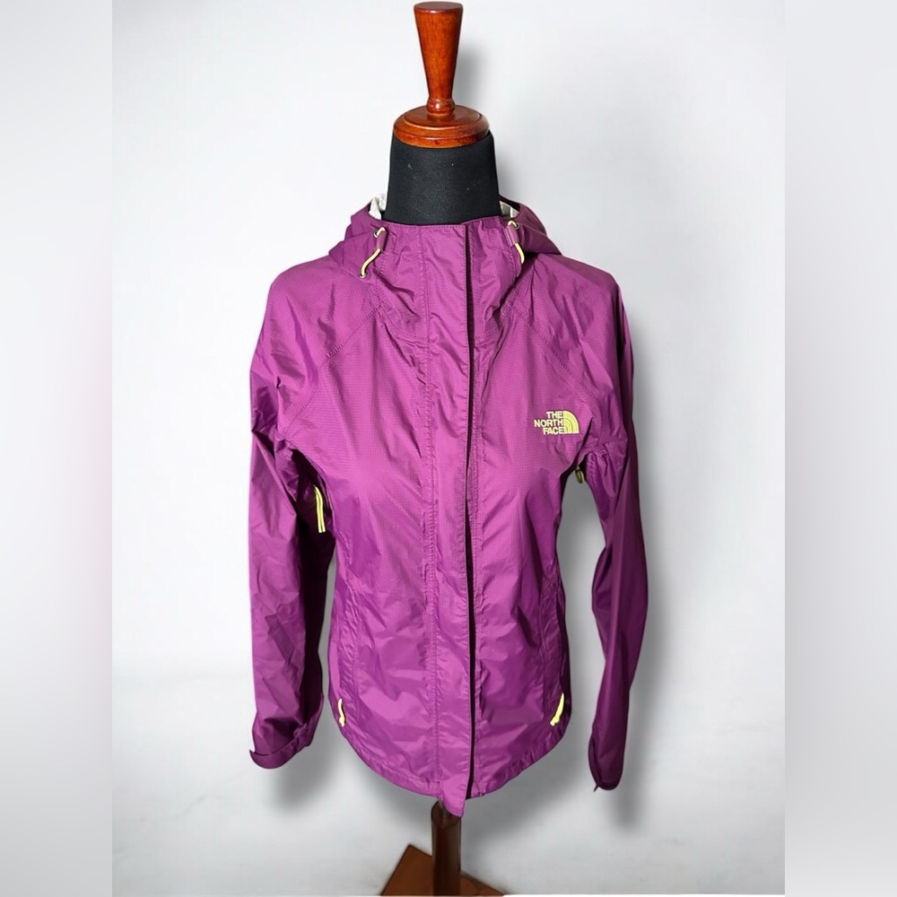 The North Face Women's Alta Vista Packable Rain Jacket in Magenta | Size XS